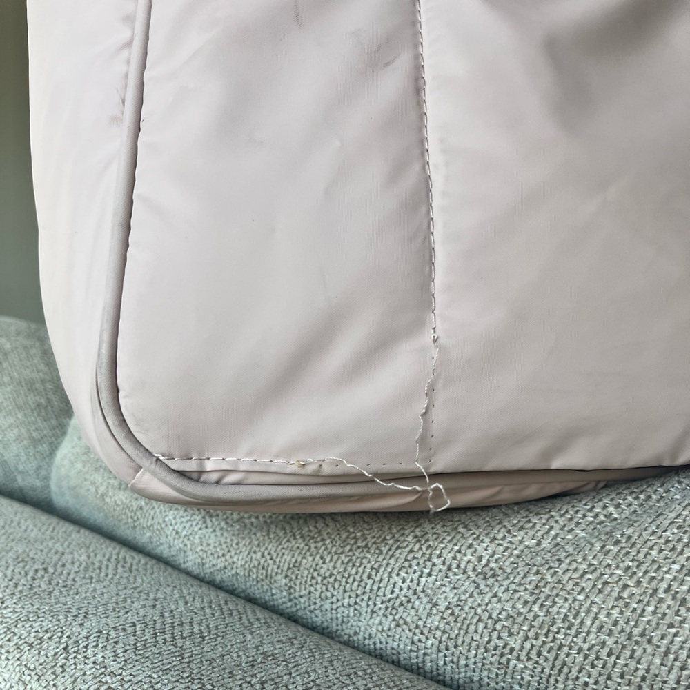 CALPAK LUKA DUFFEL in rose quartz from their classic color collection. - Picture 2 of 7